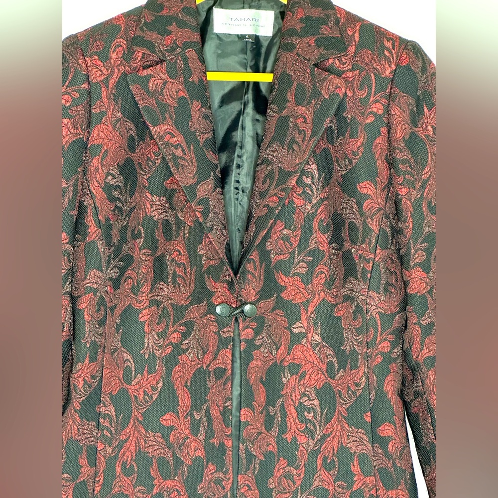 Tahari Arthur S. Levine Women's Red & Black Floral
Blazer Size 4
